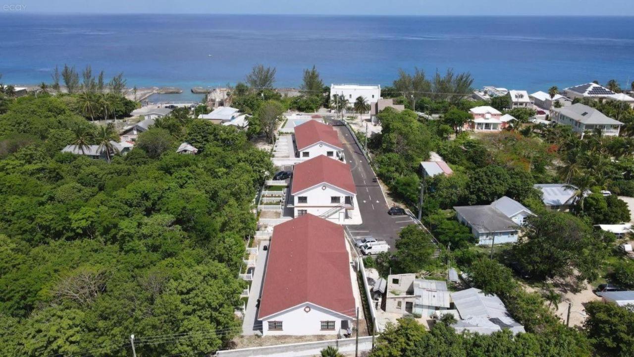 Sea Breezes At Siena Gardens West Bay Экстерьер фото